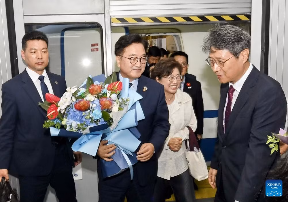 Chủ tịch Quốc hội Hàn Quốc Woo Won-shik đến Bắc Kinh vào ngày 2/9 để tham dự lễ duyệt binh. Ảnh: Tân Hoa Xã