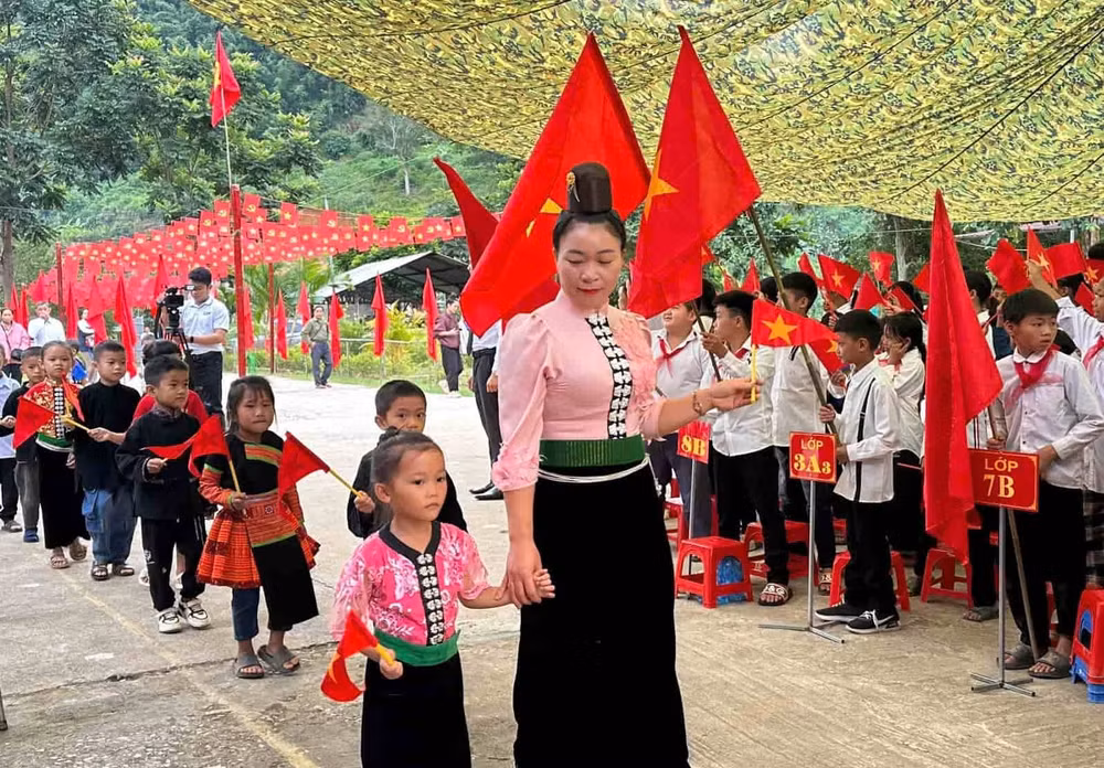 Trường Tiểu học và THCS Bán trú Mường Lèo đón học sinh đầu cấp. Ảnh: Trường Sơn