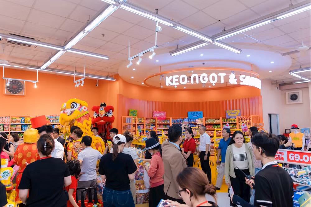 Mô hình khu Kẹo Ngọt & Snack mới ra mắt tại WinMart Tĩnh Gia