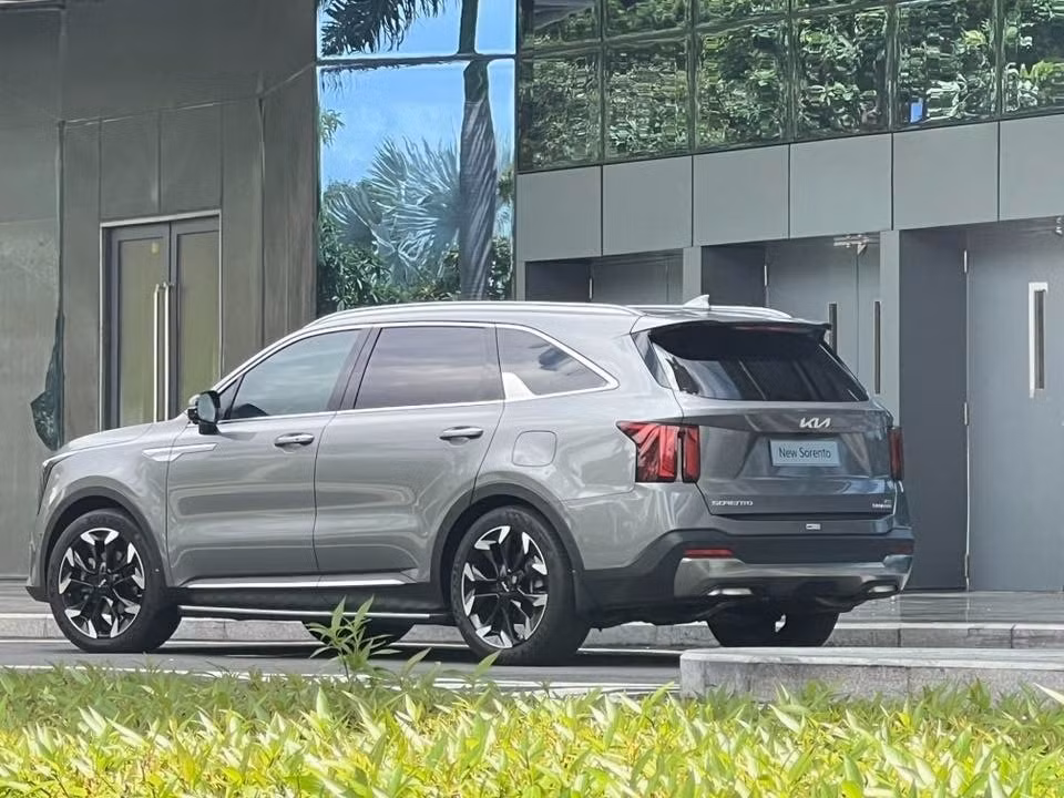 Biến thể thuần động cơ đốt trong Kia Sorento 2025 dự kiến sẽ có 4 phiên bản - Ảnh: Tran Phong