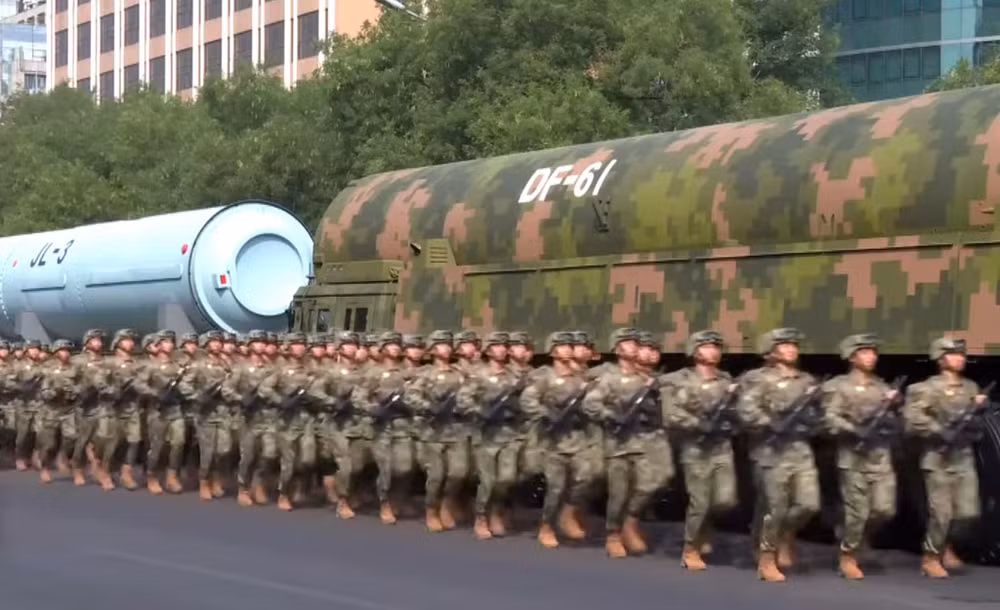 Tên lửa đạn đạo liên lục địa (ICBM) phóng từ mặt đất Dongfeng-61.