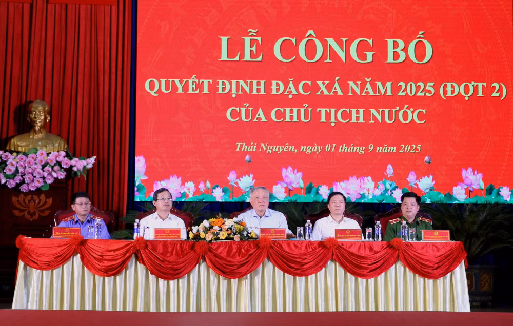 Phó Thủ tướng Thường trực Chính phủ Nguyễn Hòa Bình dự Lễ công bố Quyết định đặc xá tại Trại giam Phú Sơn 4- Ảnh 2.