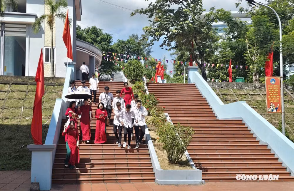 Ngay sau lễ Khai giảng năm học mới, thầy và trò bước vào năm học mới tràn đầy khí thế và năng lượng mới.