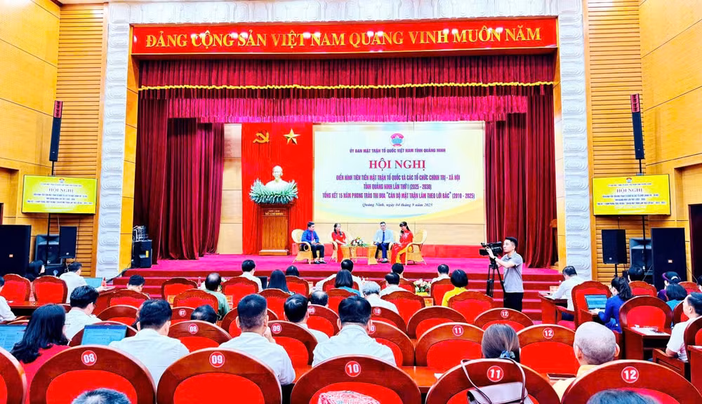 anh-2-hoi-nghi-dien-hinh-tien-tien-ub-mttq-quang-ninh.jpg