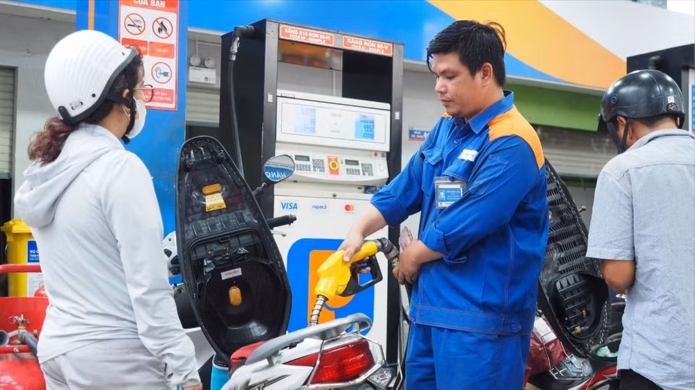 Giá xăng dầu hôm nay 25/10: Xăng dầu đồng loạt giảm