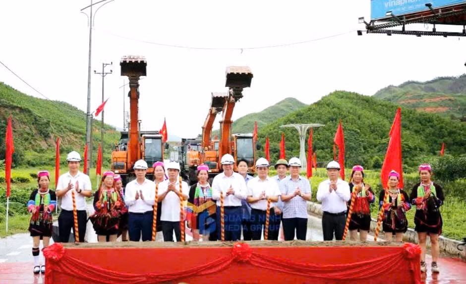 anh-2-chinh-quyen-dia-phuong-2-cap-quang-ninh-hoat-dong-hieu-qua.jpg