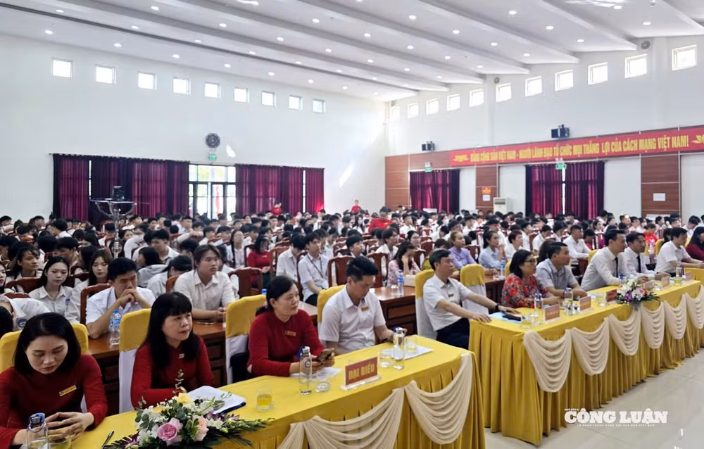 Quang cảnh buổi lễ khai giảng năm học 2025 - 2026 của Trường Cao đẳng -TKV.