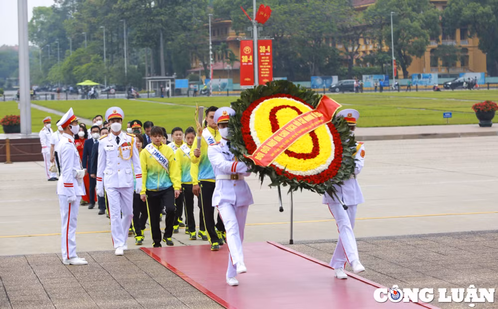 trang trong nghi le xin lua thap sang va ruoc duoc sea games 31 hinh 1
