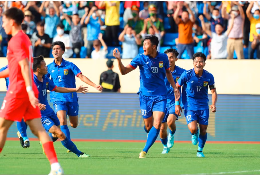 dan truoc 2 ban u23 lao bi u23 singapore chia diem dang tiec o tran ra quan sea games 31 hinh 5