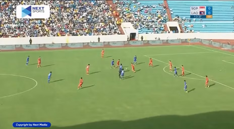 dan truoc 2 ban u23 lao bi u23 singapore chia diem dang tiec o tran ra quan sea games 31 hinh 1