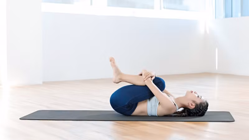 nhung bai tap yoga giam mo bung truoc khi di ngu don gian hieu qua hinh 6