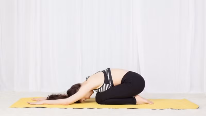 nhung bai tap yoga giam mo bung truoc khi di ngu don gian hieu qua hinh 4