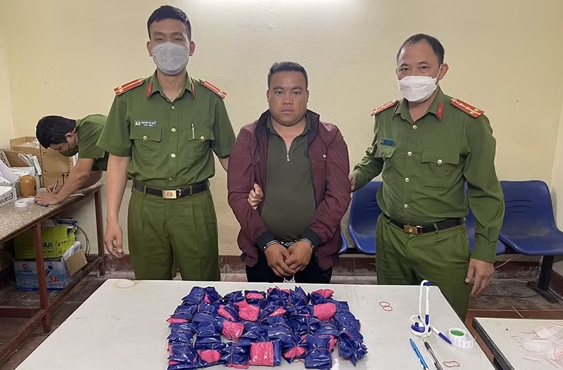 bat doi tuong van chuyen 30000 vien ma tuy tong hop tu lao ve tieu thu hinh 1
