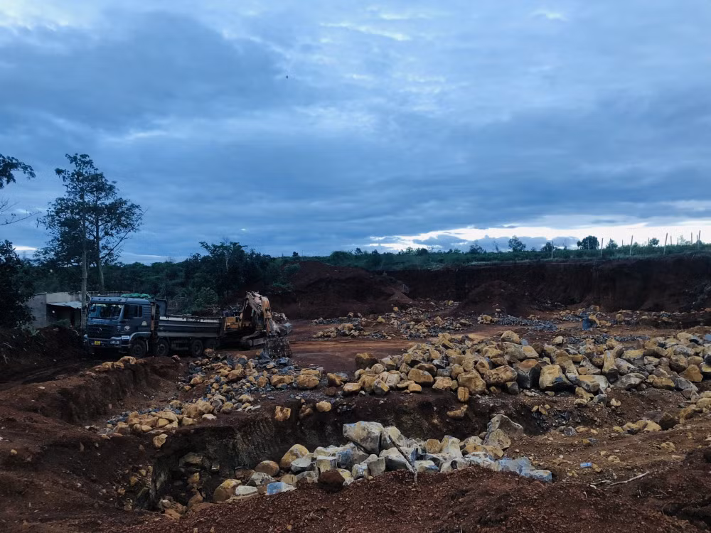 gia lai dot nhap dai cong truong khai thac da lau o huyen ia grai hinh 3