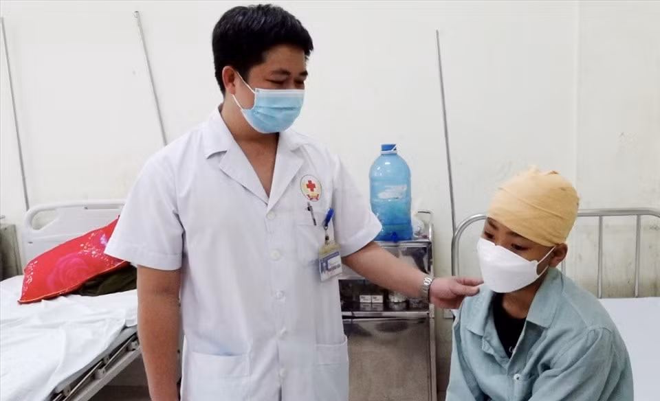 thai nguyen co giao giat toc hoc sinh bi cho thoi viec hinh 1