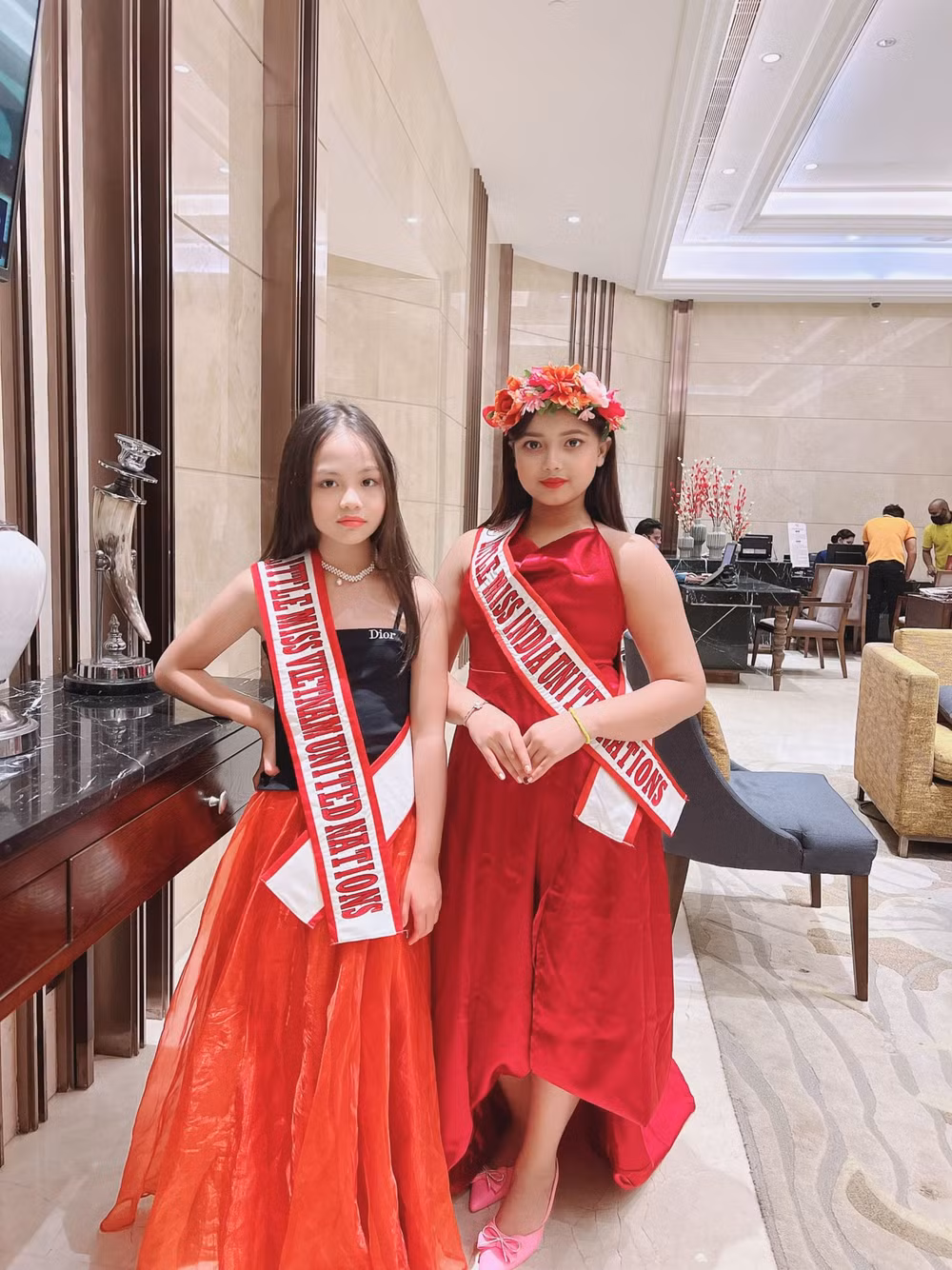 mau nhi phung hieu anh dang quang hoa hau cuoc thi little miss united nations tai an do hinh 2