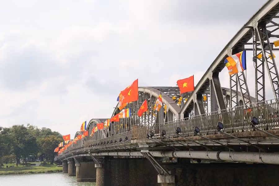 co do hue tung bung don mua phat dan 2022 hinh 4