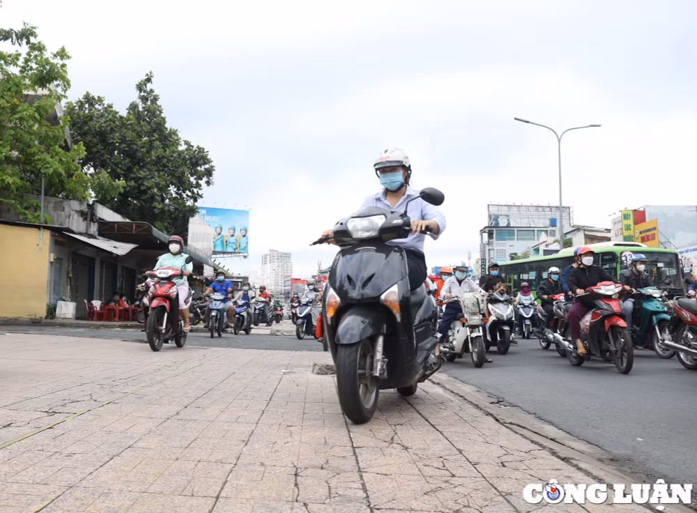 sau le 30 4 1 5 ngay dau di lam nguoi dan da phai lao vao con tac duong hinh 5