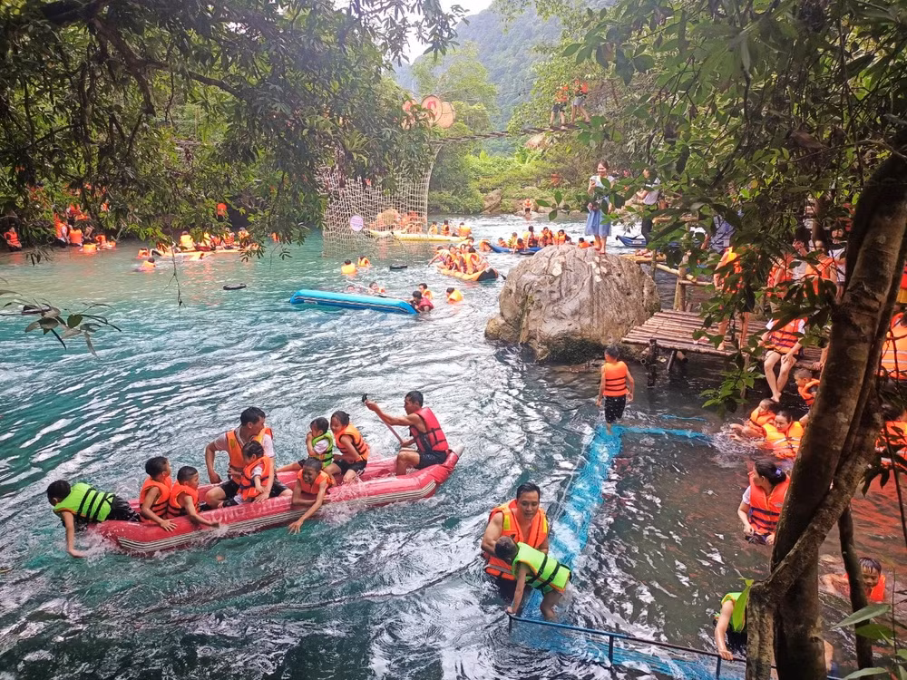 hang van luot du khach den cac tinh bac mien trung dip nghi le 30 4 1 5 hinh 3