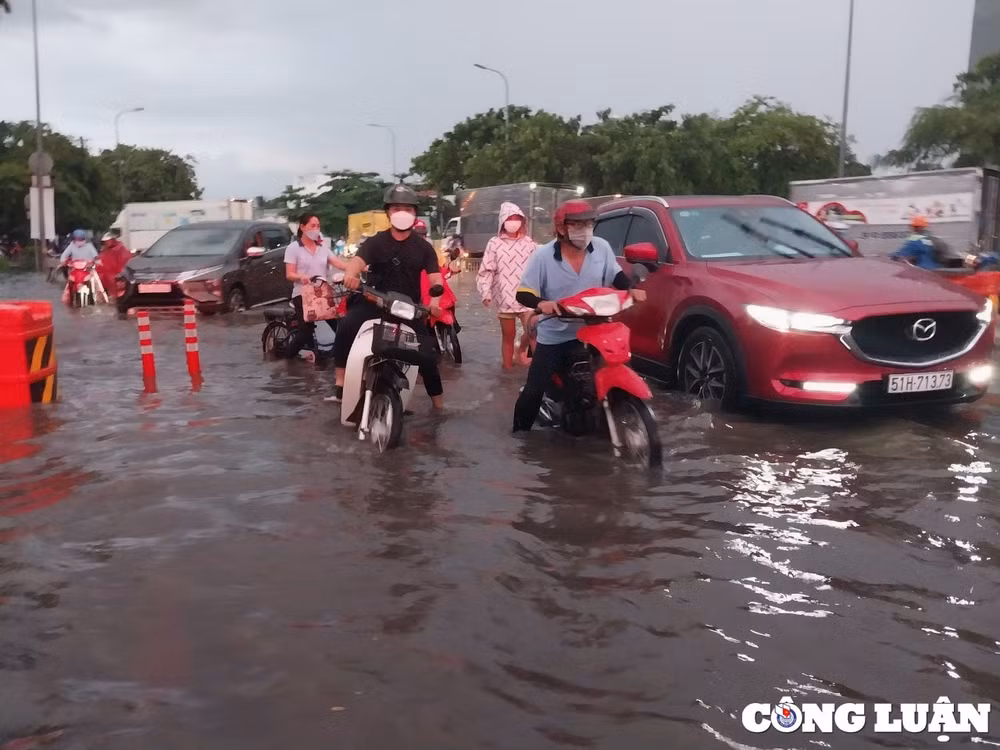 tp hcm sau con mua vao gio tan tam nhieu doan duong ngap nang hinh 9
