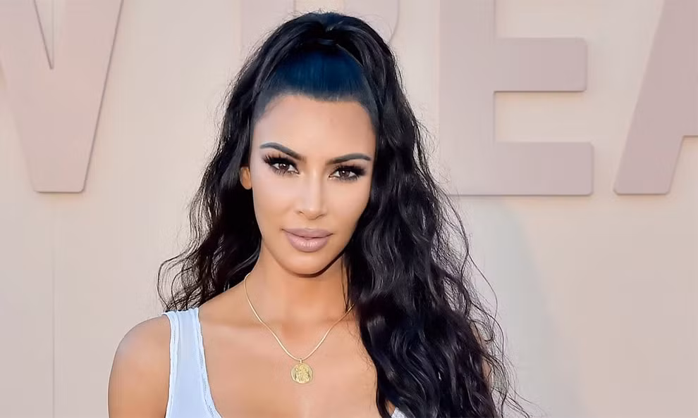 kim kardashian thoat toi phi bang chi dau cu hinh 3