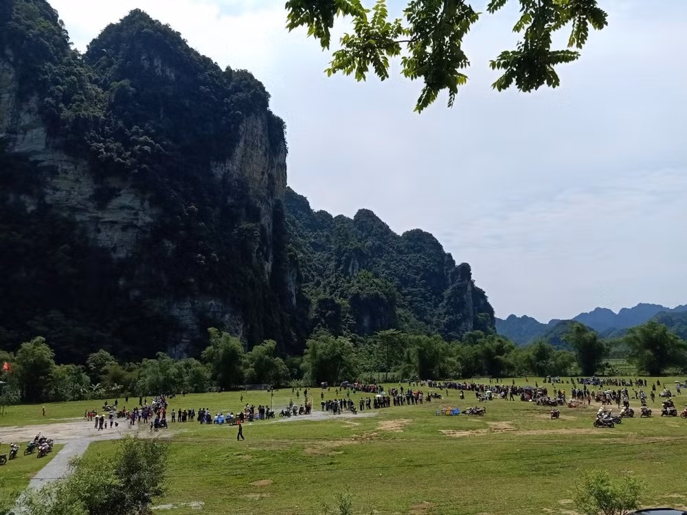 doc la phu nu cac dan toc mac vay da bong khien nguoi xem thich thu hinh 1