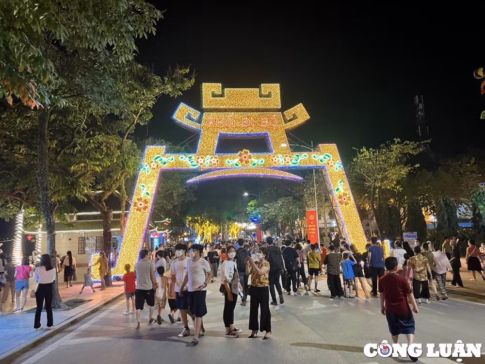 550000 luot khach den ha noi trong dip nghi le 30 4 va 1 5 hinh 1