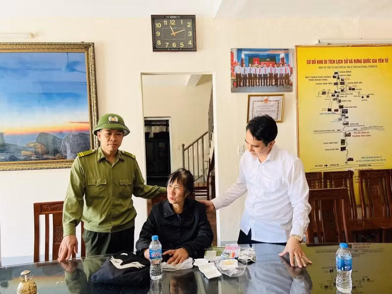 nguoi phu nu song sot ky dieu sau 7 ngay bi roi xuong vuc khi di le chua dong yen tu hinh 3