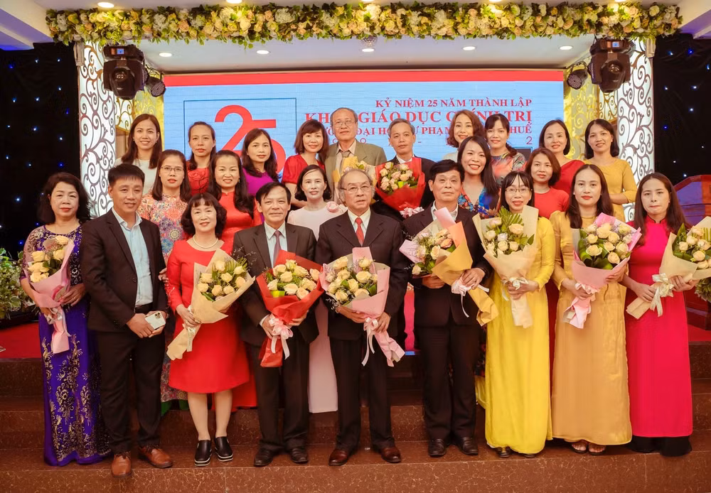 ky niem 25 nam thanh lap khoa giao duc chinh tri truong dhsp hue hinh 8