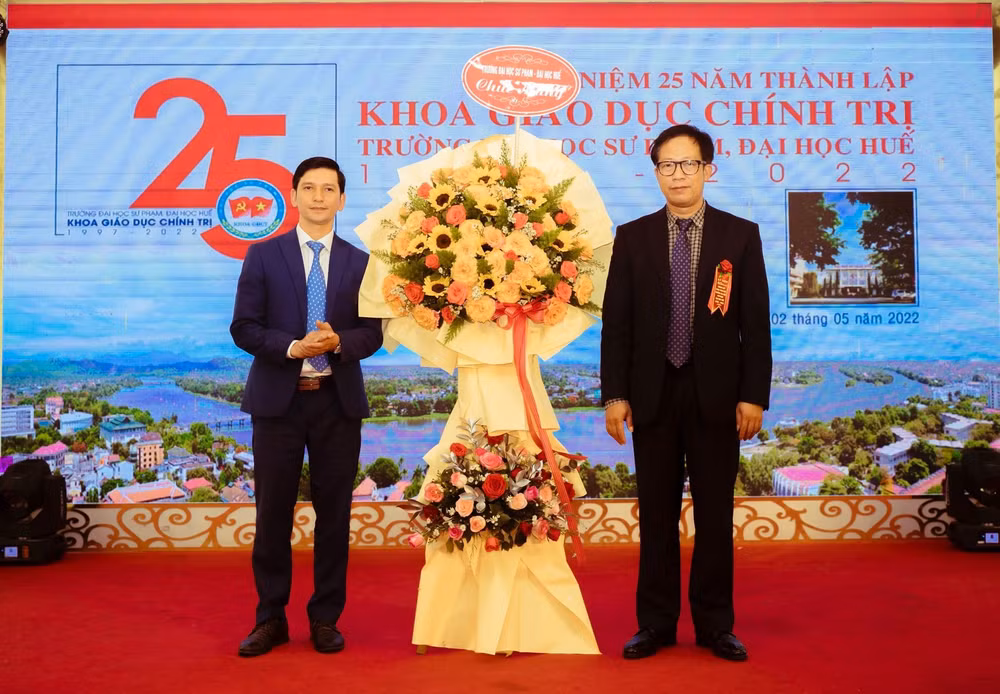 ky niem 25 nam thanh lap khoa giao duc chinh tri truong dhsp hue hinh 3