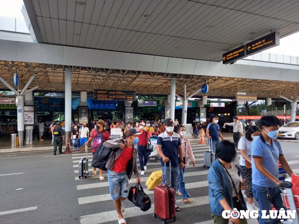 san bay tan son nhat don hon 51000 khach tro lai trong ngay cuoi dip le 30 4 1 5 hinh 13
