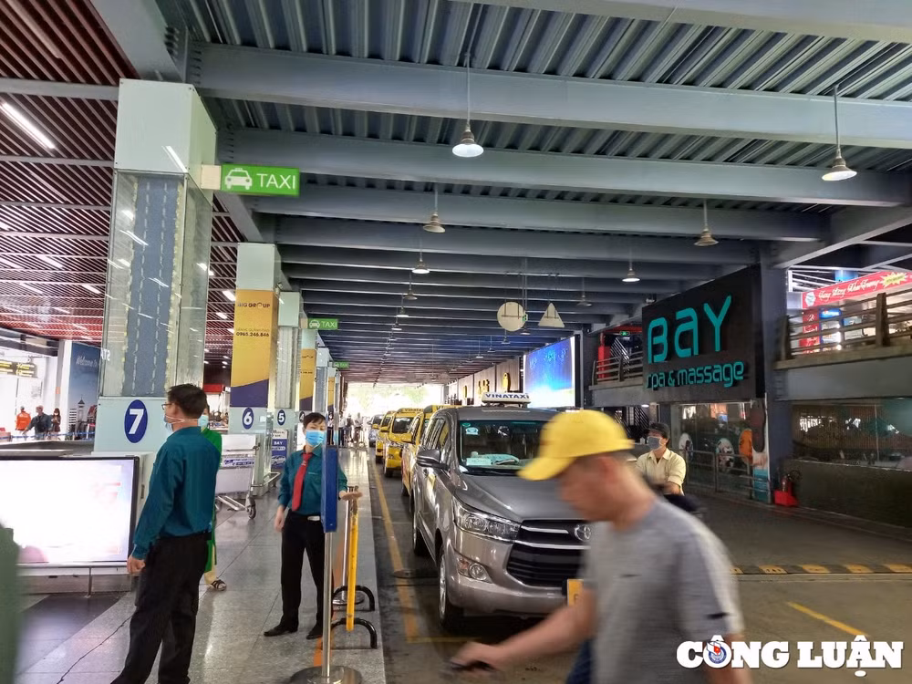 san bay tan son nhat don hon 51000 khach tro lai trong ngay cuoi dip le 30 4 1 5 hinh 10