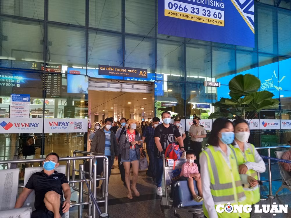 san bay tan son nhat don hon 51000 khach tro lai trong ngay cuoi dip le 30 4 1 5 hinh 5