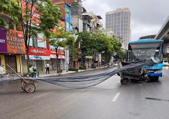chu tich ha noi yeu cau tang cuong kiem tra xu ly xe tu che cho hang cong kenh hinh 1