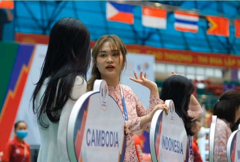 ve dep diu dang cua cac nu tinh nguyen vien mon kickboxing sea games 31 hinh 5