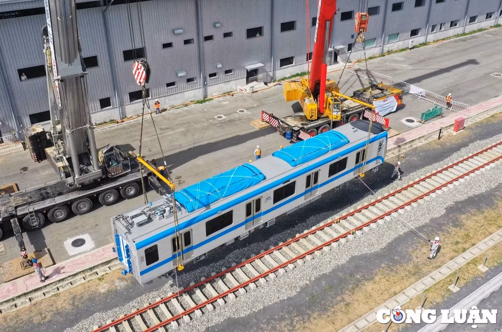 tp hcm hoan thanh lap doan tau cuoi cung cua tuyen metro so 1 hinh 1