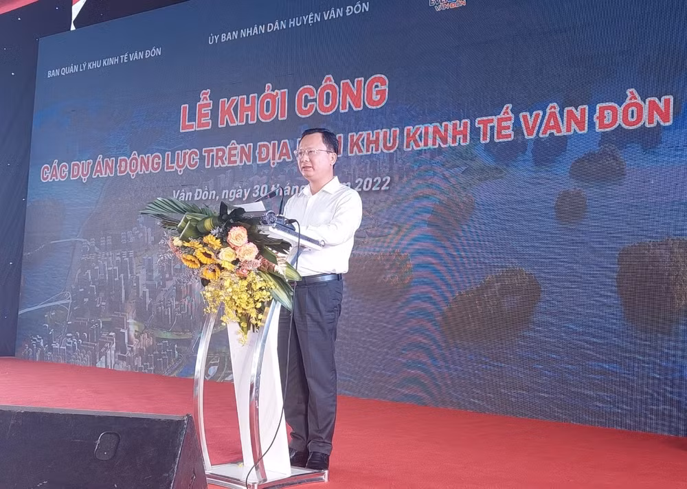 hang trieu luot khach du lich se do ve khu kinh te van don quang ninh moi nam hinh 1