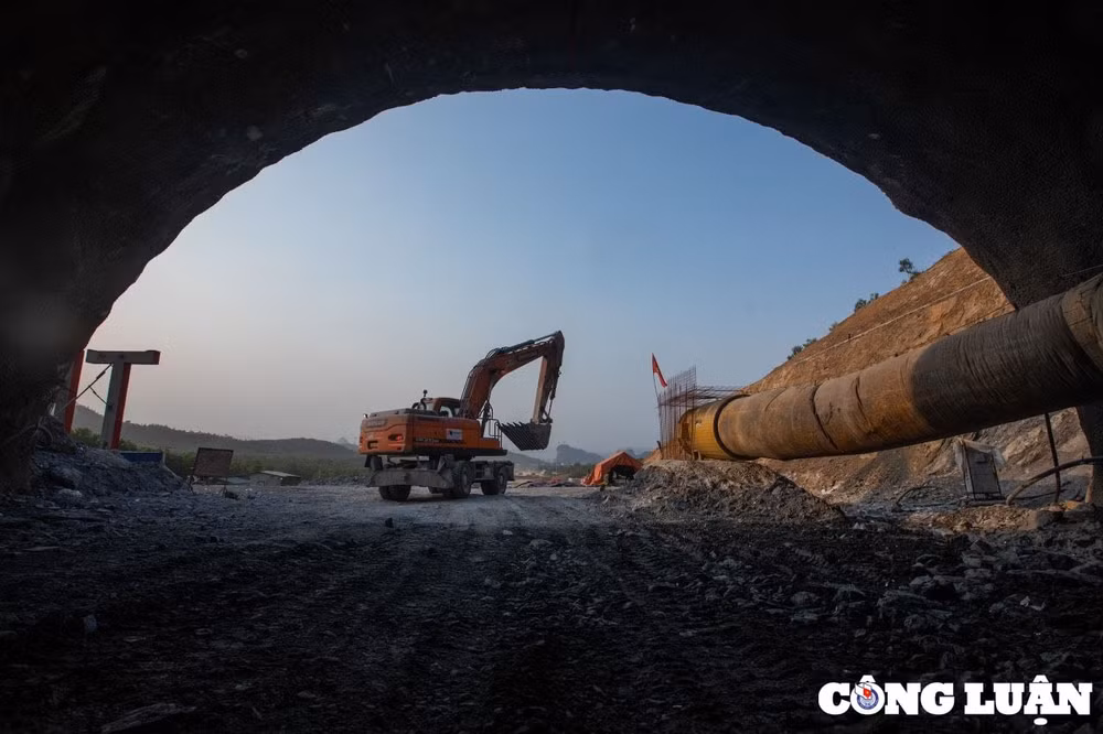 cong nhan miet mai khong nghi tren nhung cong truong cao toc bac nam hinh 6