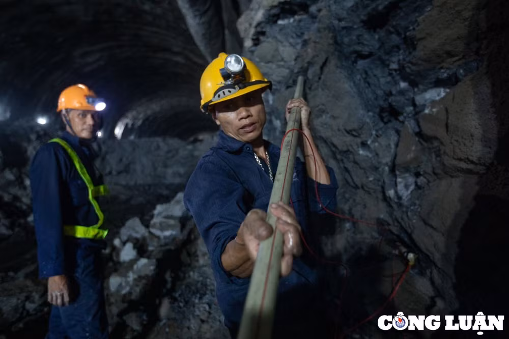 cong nhan miet mai khong nghi tren nhung cong truong cao toc bac nam hinh 4
