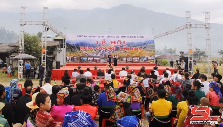 doc dao le hoi mung com moi ngoc chien hinh 1