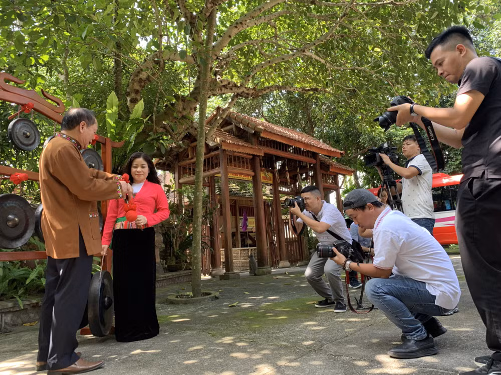 nha bao kieu thanh hung di de khoi day su dam me nuoi duong lua nghe hinh 1