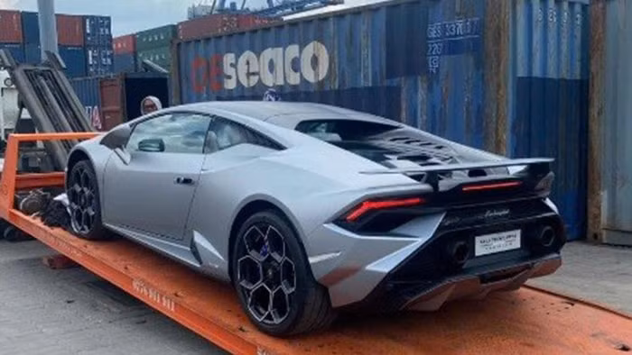 ngam nhin chiec lamborghini huracan tecnica thu hai cap ben viet nam hinh 2