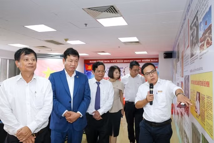 lanh dao hoi nha bao viet nam trao doi giao luu voi bao nguoi lao dong ve chuyen doi so hinh 1