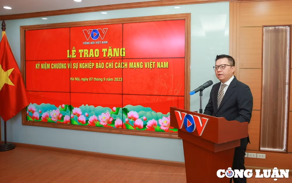 trao tang ky niem chuong vi su nghiep bao chi cach mang viet nam cho lanh dao dai tieng noi viet nam hinh 3