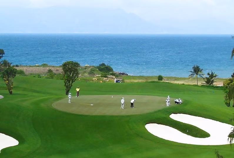 du lich golf da nang hut khach quoc te hinh 1