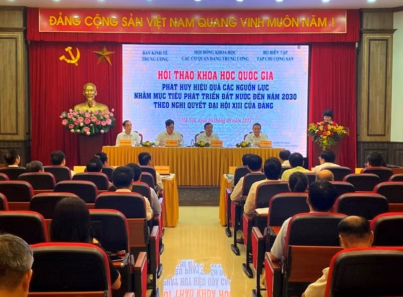 tap chi cong san to chuc hoi thao phat huy hieu qua cac nguon luc nham thuc hien muc tieu phat trien dat nuoc hinh 1