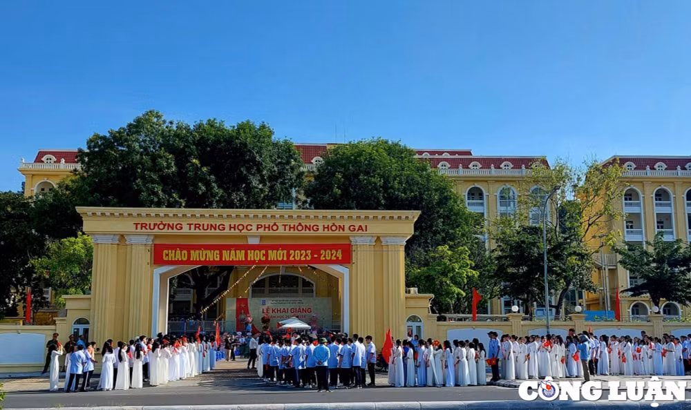 quang ninh tren 360000 hoc sinh ron ra buoc vao nam hoc moi hinh 1