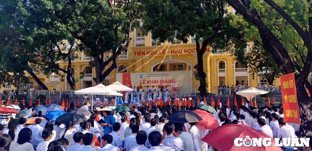 quang ninh tren 360000 hoc sinh ron ra buoc vao nam hoc moi hinh 2