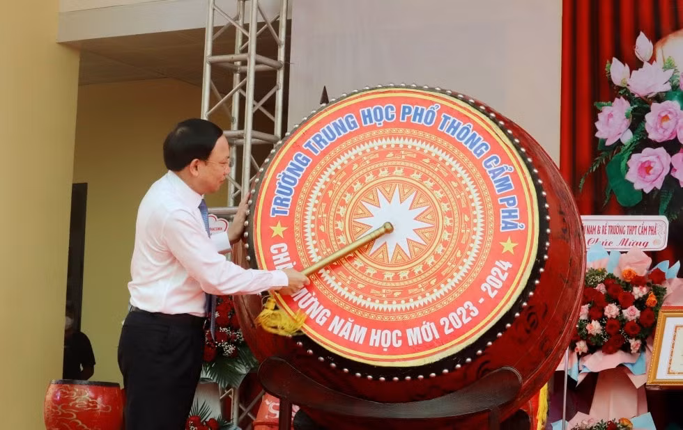 quang ninh tren 360000 hoc sinh ron ra buoc vao nam hoc moi hinh 4