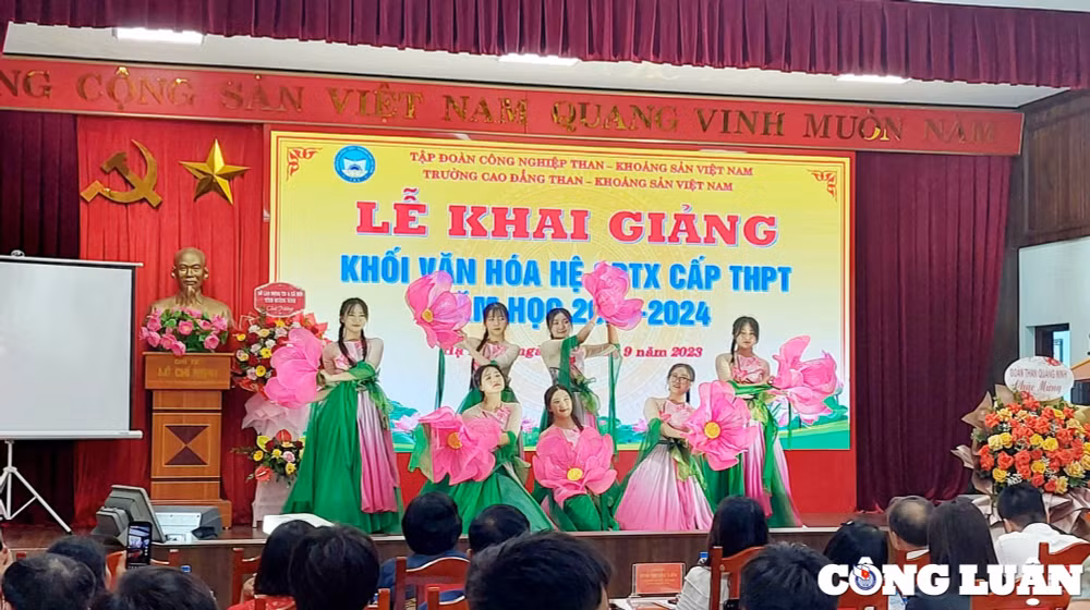 quang ninh tren 360000 hoc sinh ron ra buoc vao nam hoc moi hinh 3